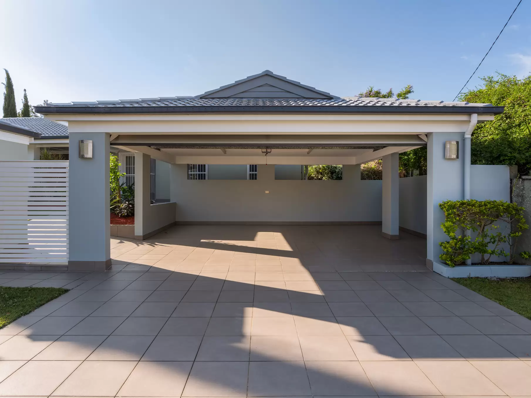 75 Amalfi Drive, Isle Of Capri Sold by Queensland Sotheby's International Realty - image 1