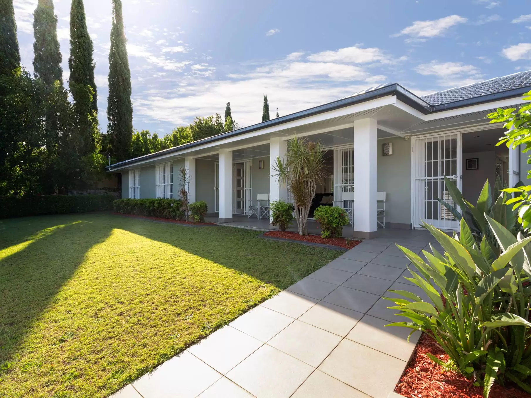 75 Amalfi Drive, Isle Of Capri Sold by Queensland Sotheby's International Realty - image 1