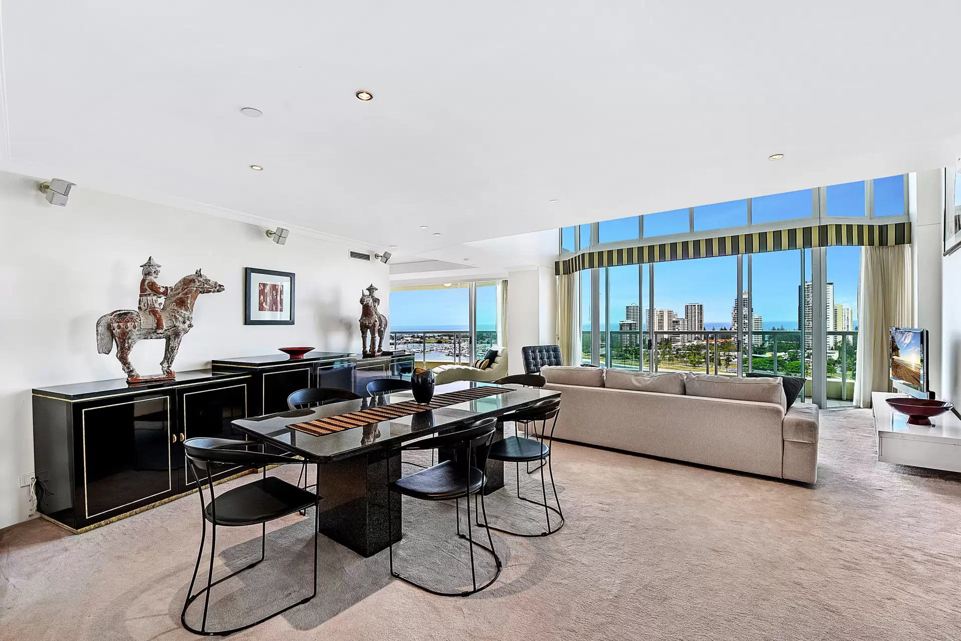 B17-3/75 Brighton Parade, Southport Sold by Queensland Sotheby's International Realty - image 1