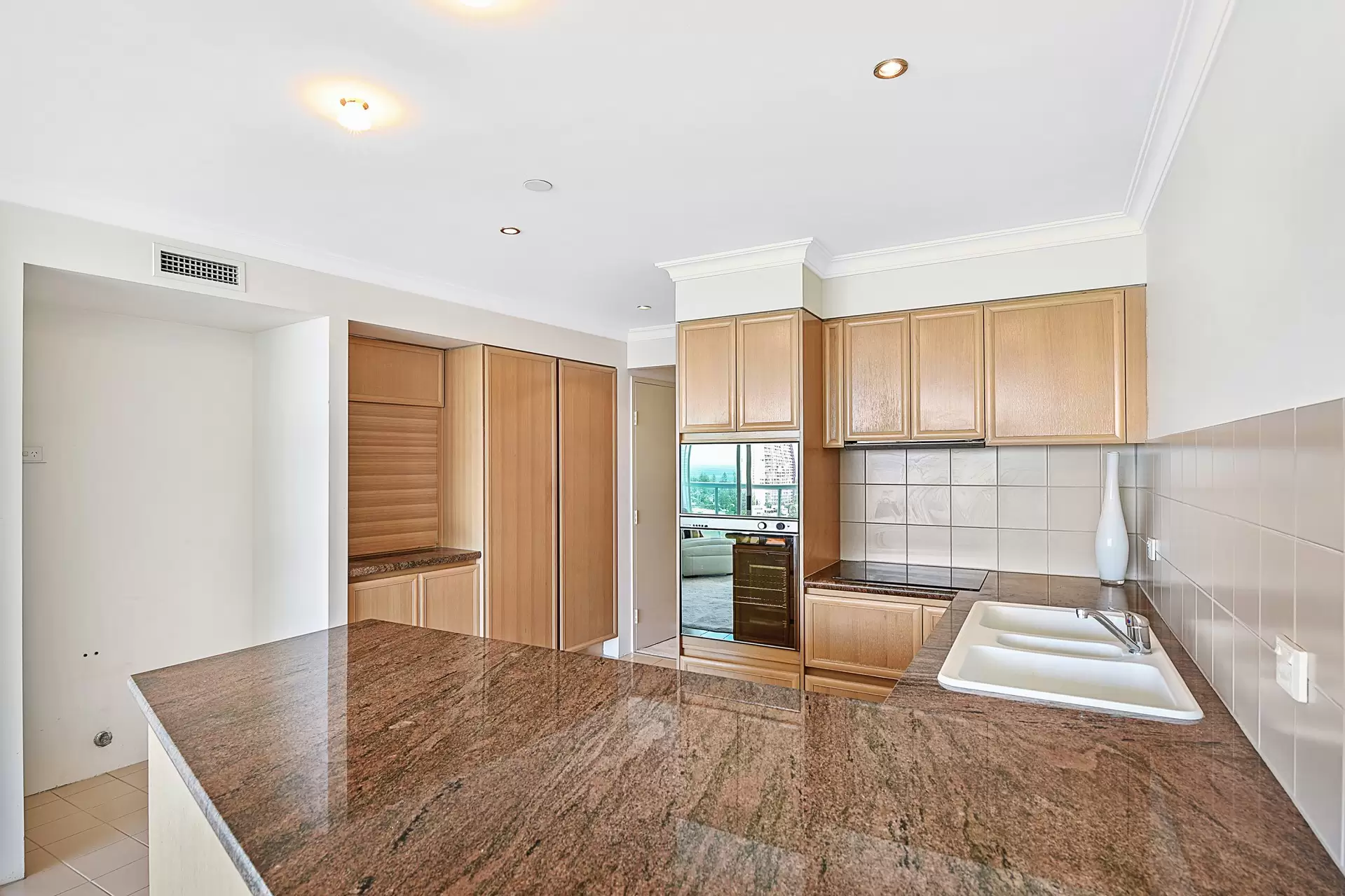 B17-3/75 Brighton Parade, Southport Sold by Queensland Sotheby's International Realty - image 1