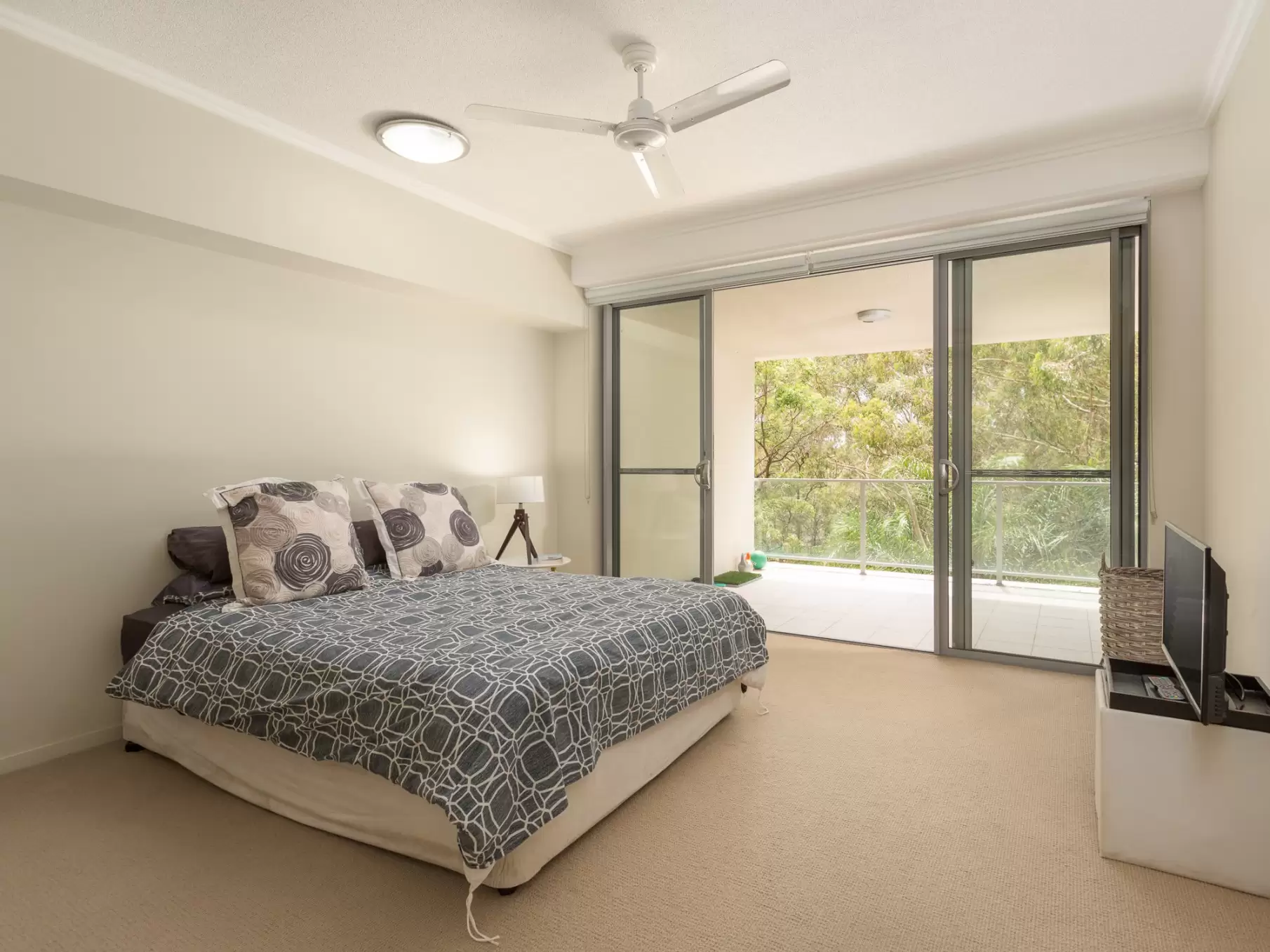 18/154 Musgrave Avenue, Southport Sold by  - image 1