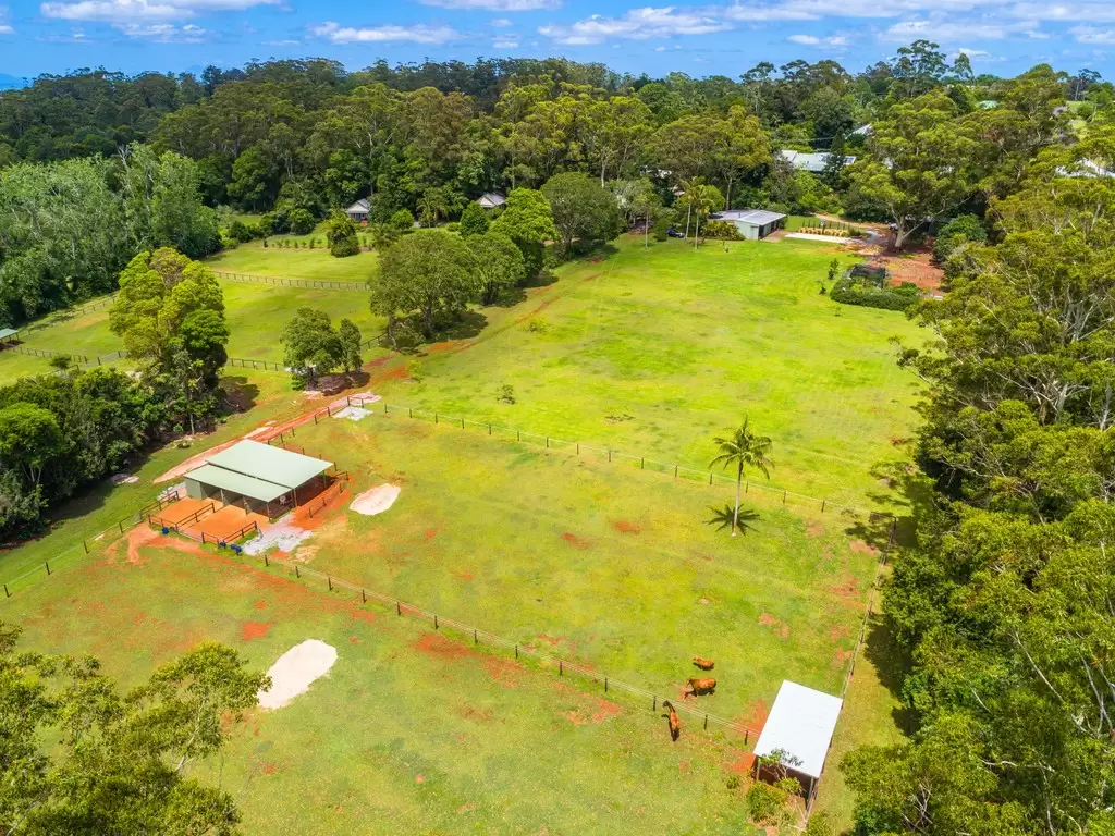 23 Kootenai Drive, Tamborine Mountain Sold by Queensland Sotheby's International Realty - image 1