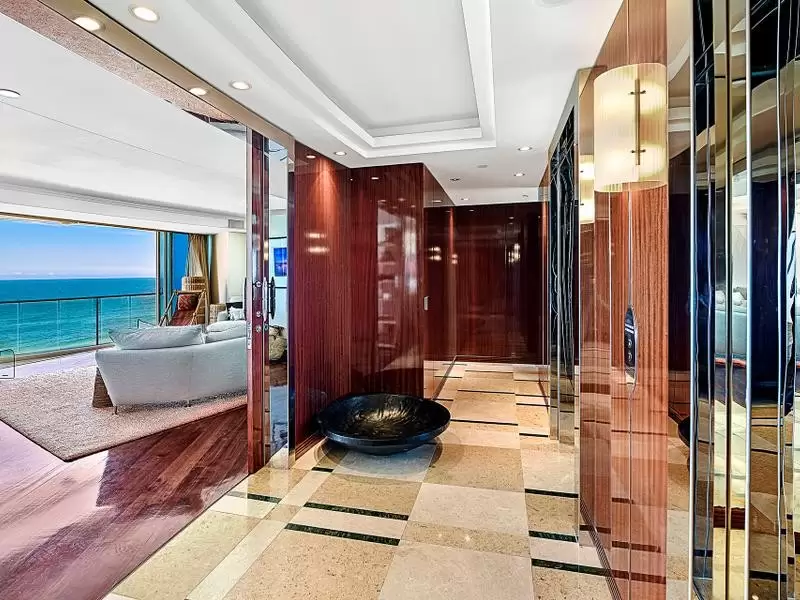7/15 Northcliffe Terrace, Surfers Paradise Sold by Queensland Sotheby's International Realty - image 1