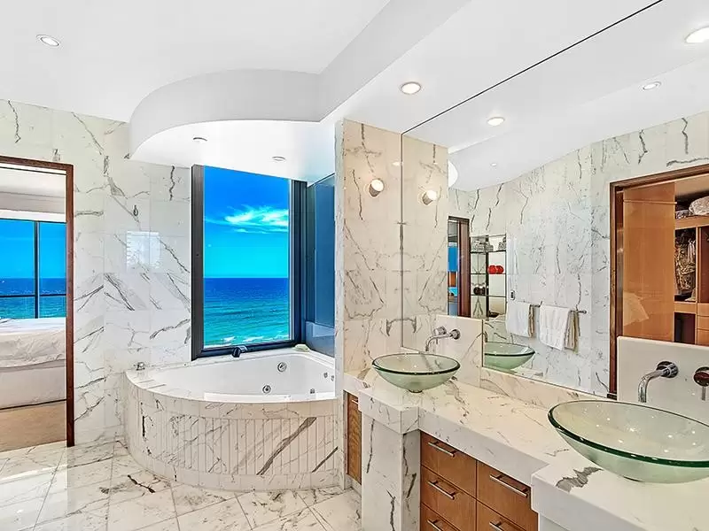 7/15 Northcliffe Terrace, Surfers Paradise Sold by Queensland Sotheby's International Realty - image 1