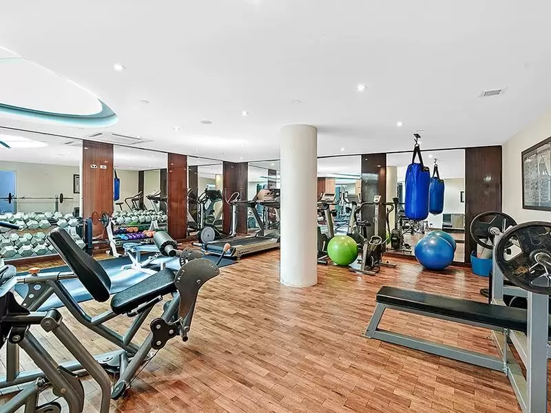 7/15 Northcliffe Terrace, Surfers Paradise Sold by Queensland Sotheby's International Realty - image 1