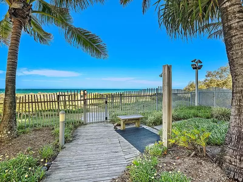 7/15 Northcliffe Terrace, Surfers Paradise Sold by Queensland Sotheby's International Realty - image 1