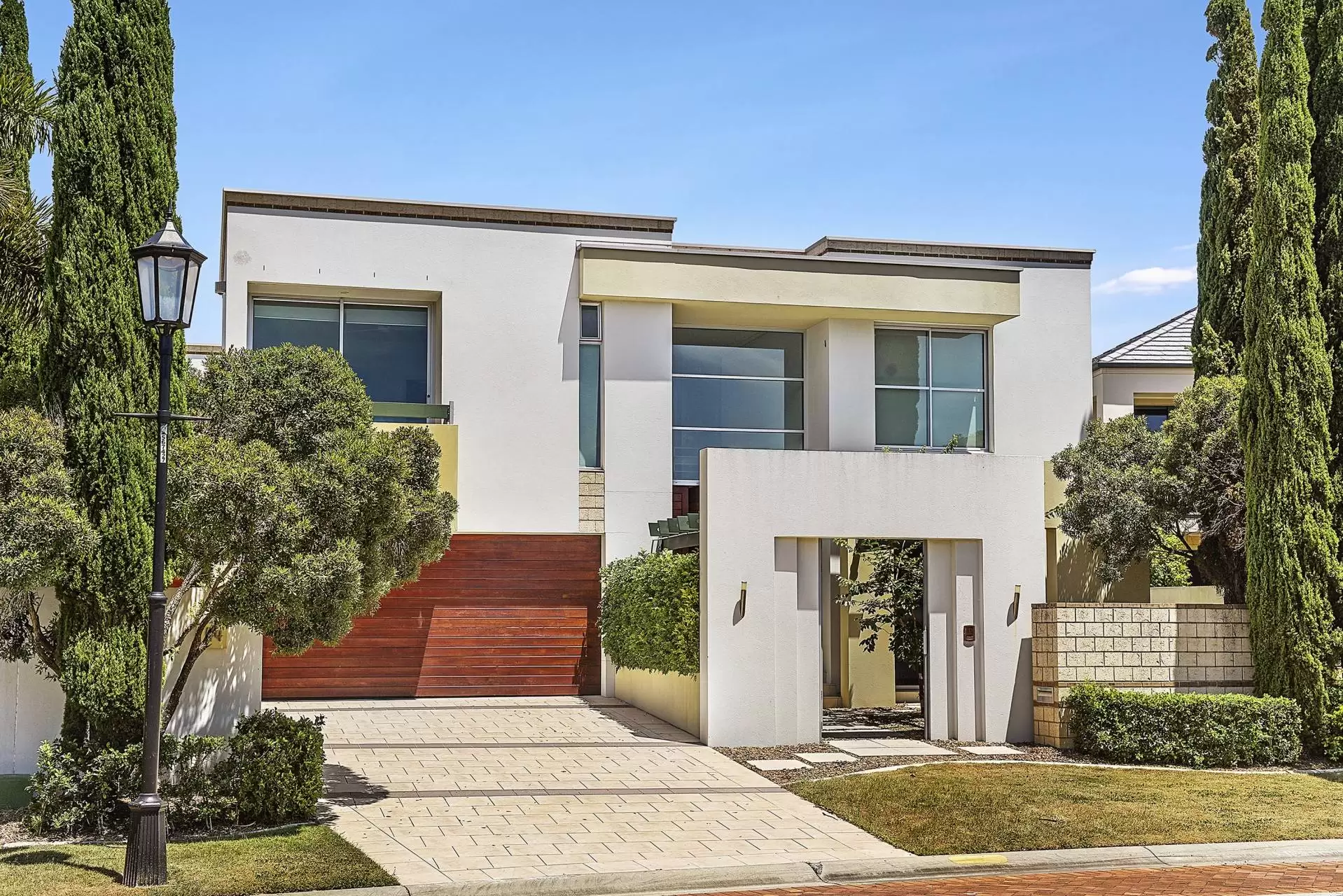 44 King Charles Drive, Sovereign Islands Sold by Queensland Sotheby's International Realty - image 1