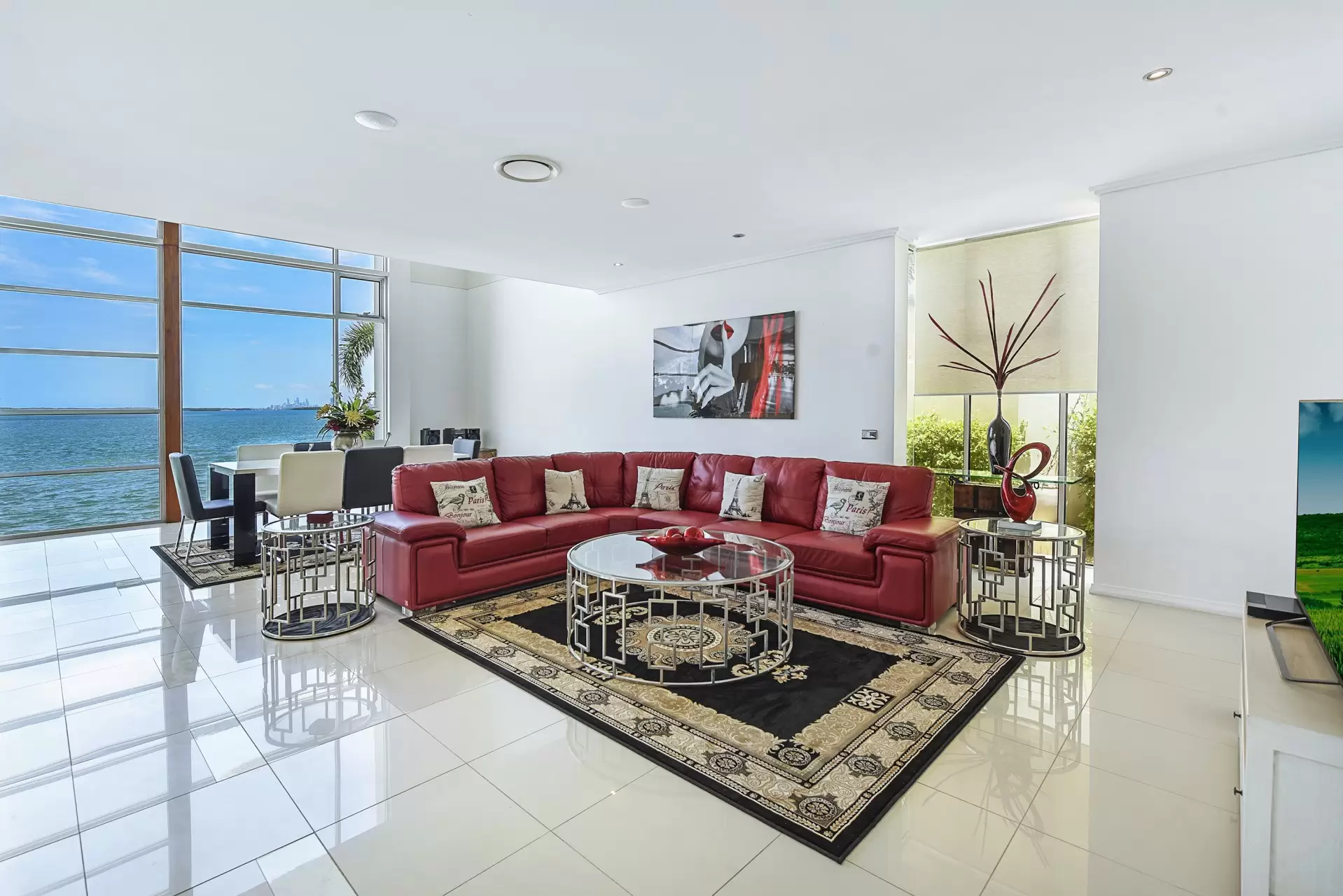 44 King Charles Drive, Sovereign Islands Sold by  - image 1