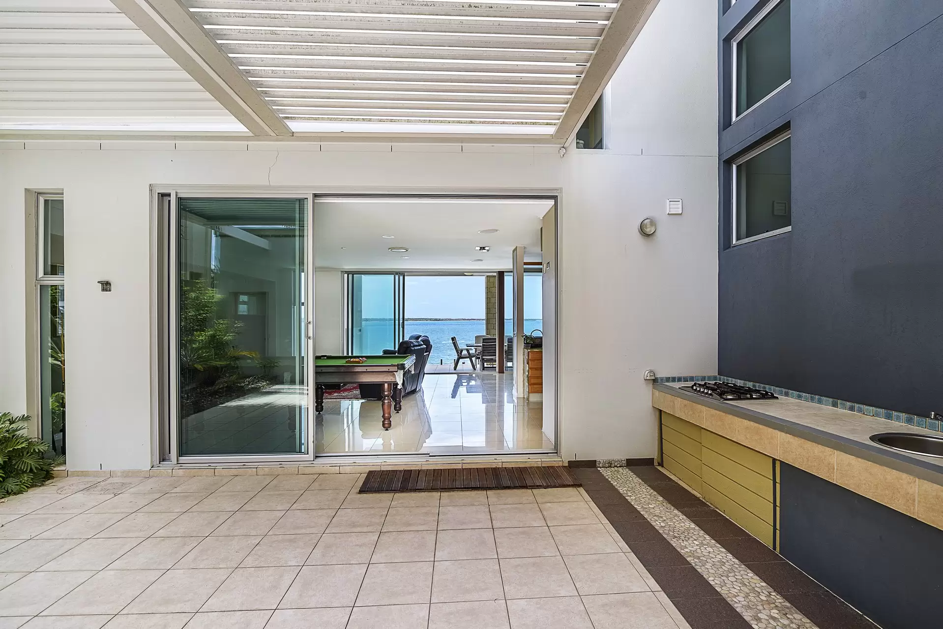 44 King Charles Drive, Sovereign Islands Sold by  - image 1