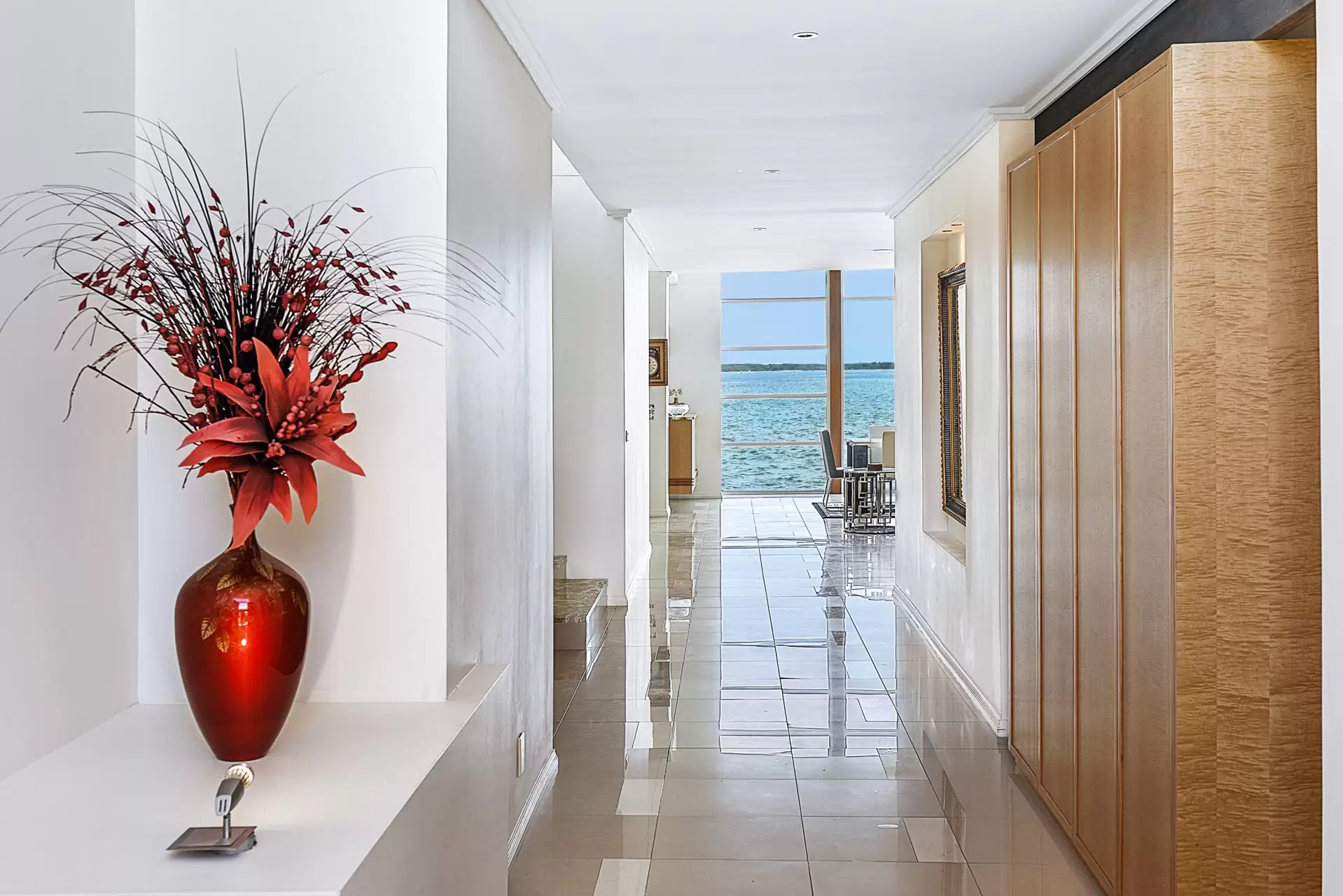 44 King Charles Drive, Sovereign Islands Sold by  - image 1
