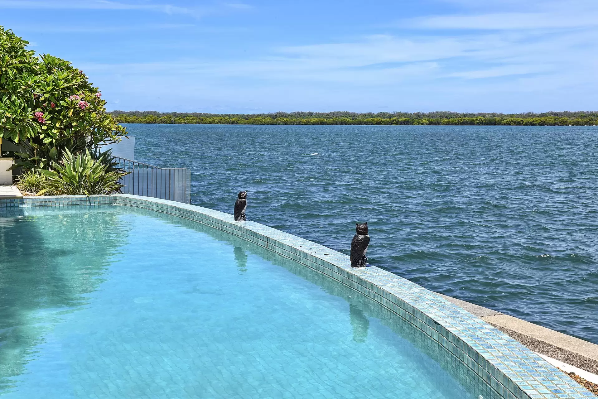44 King Charles Drive, Sovereign Islands Sold by Queensland Sotheby's International Realty - image 1
