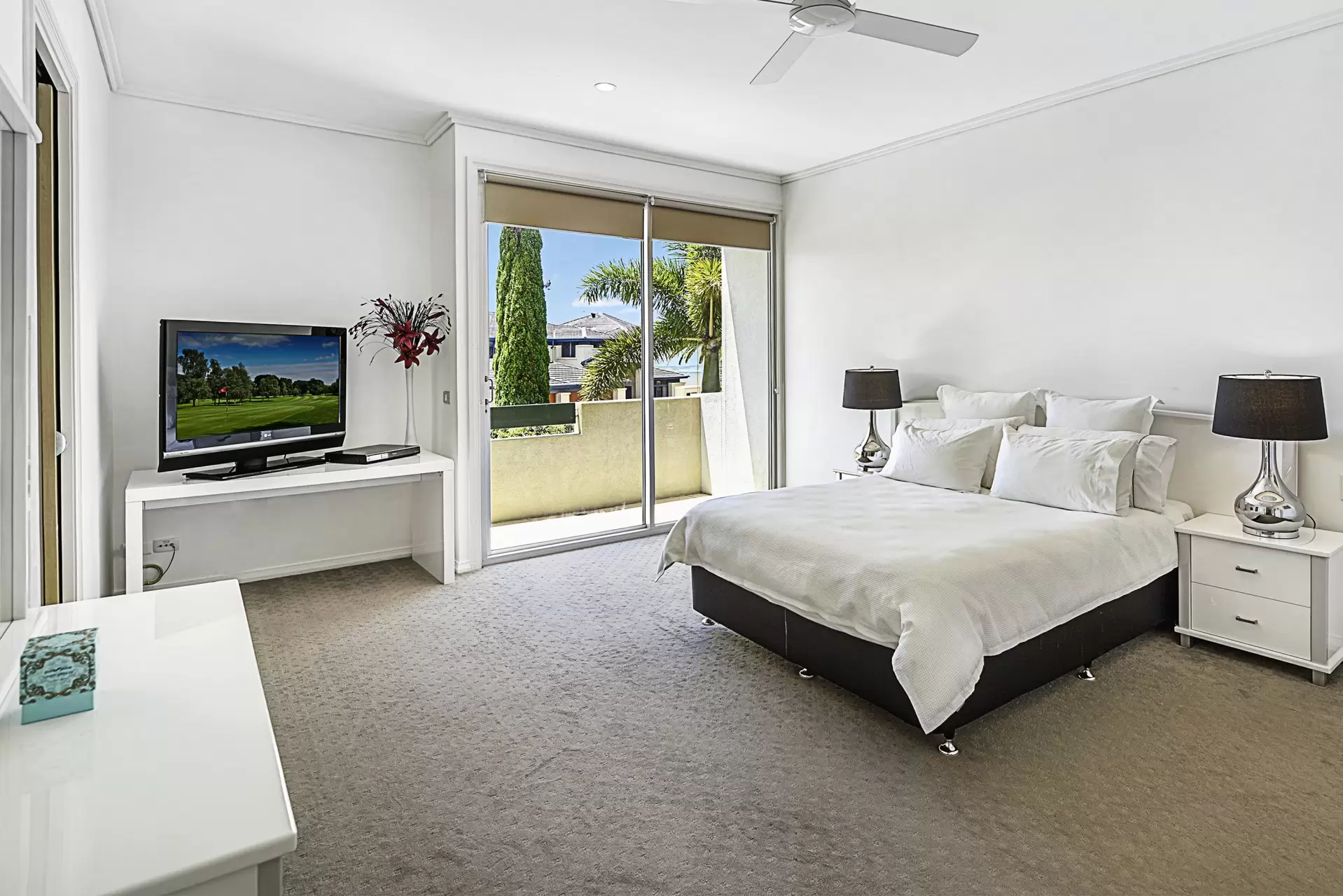 44 King Charles Drive, Sovereign Islands Sold by Queensland Sotheby's International Realty - image 1