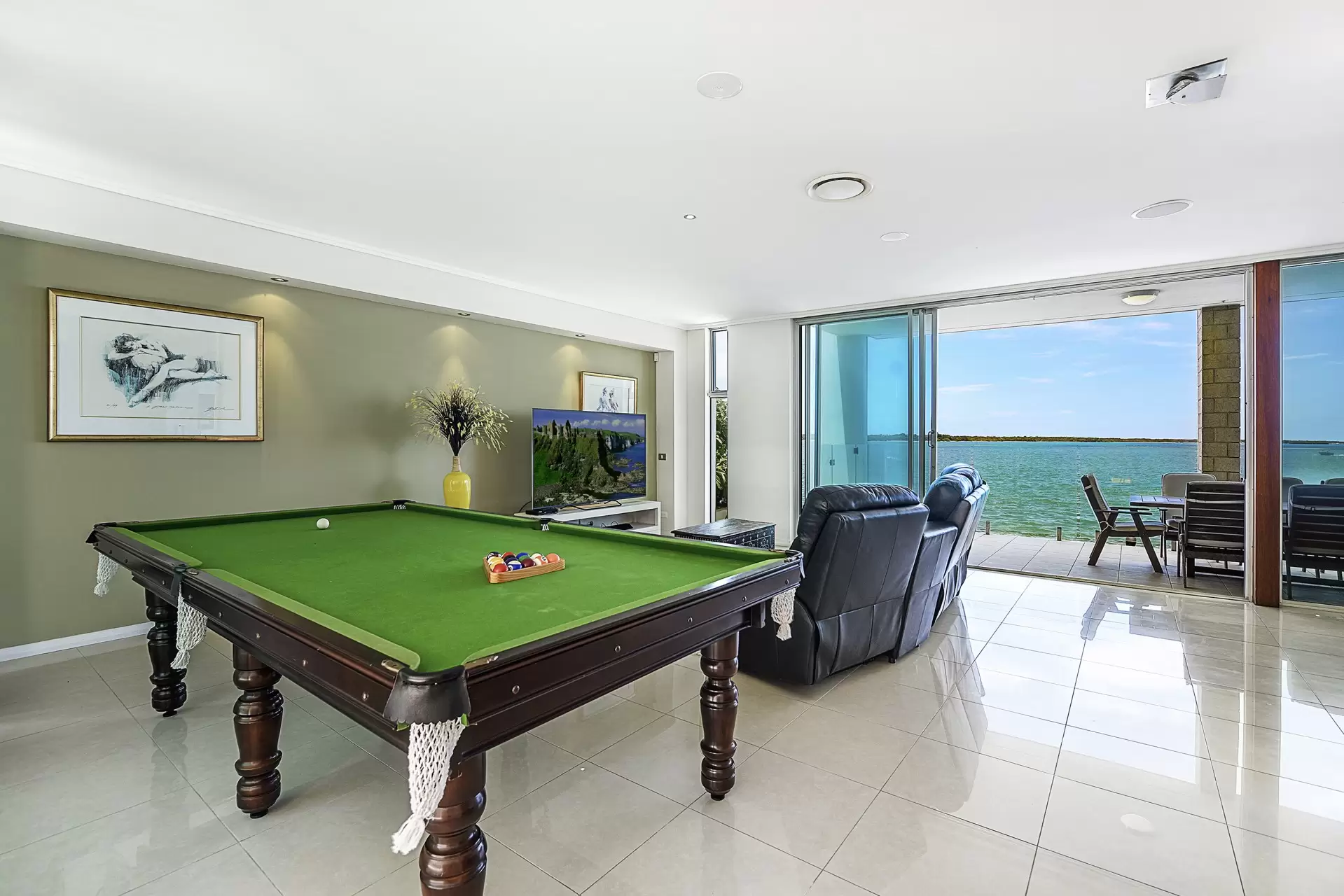 44 King Charles Drive, Sovereign Islands Sold by Queensland Sotheby's International Realty - image 1