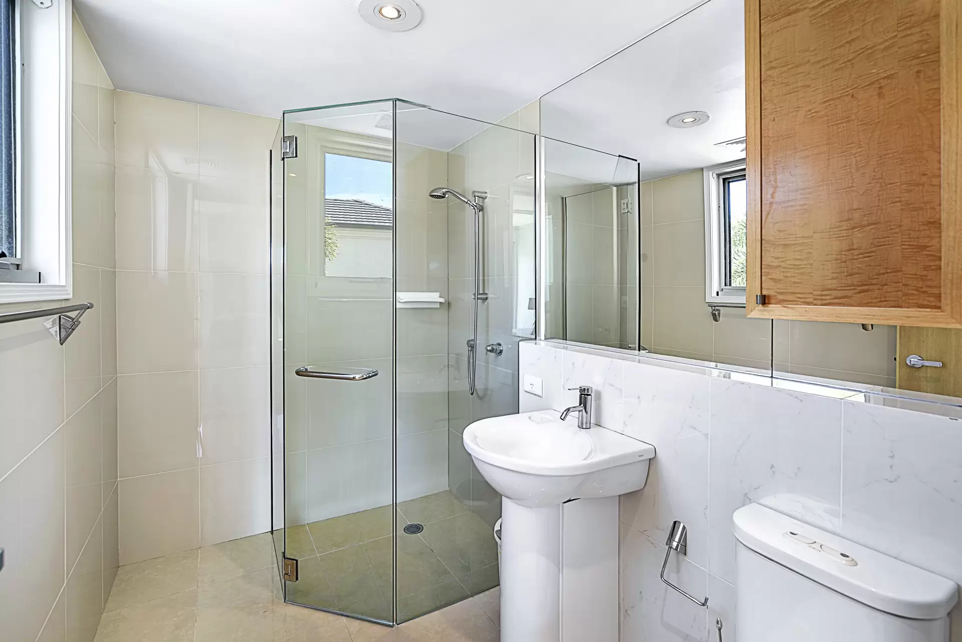 44 King Charles Drive, Sovereign Islands Sold by Queensland Sotheby's International Realty - image 1