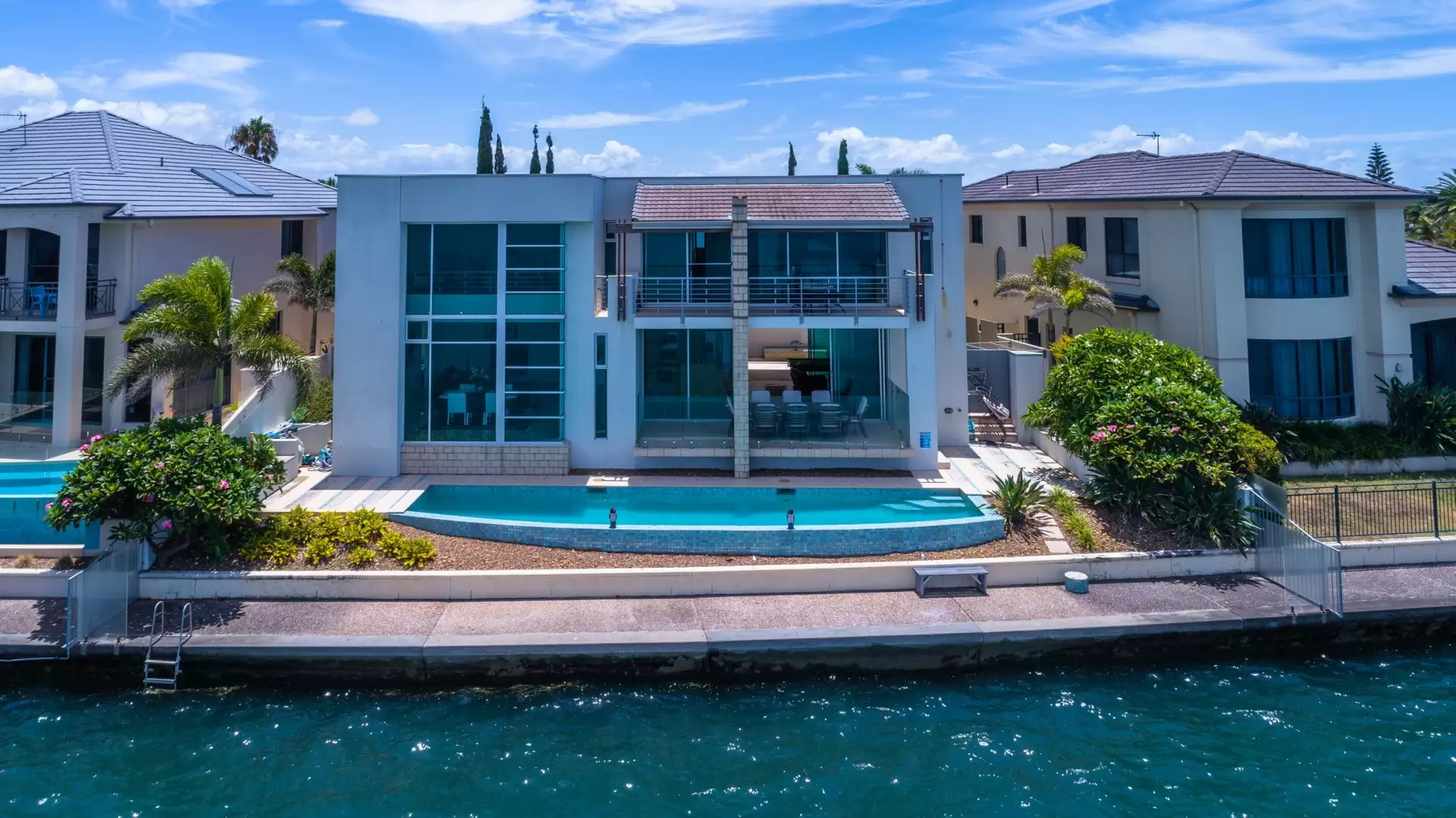 44 King Charles Drive, Sovereign Islands Sold by Queensland Sotheby's International Realty - image 1