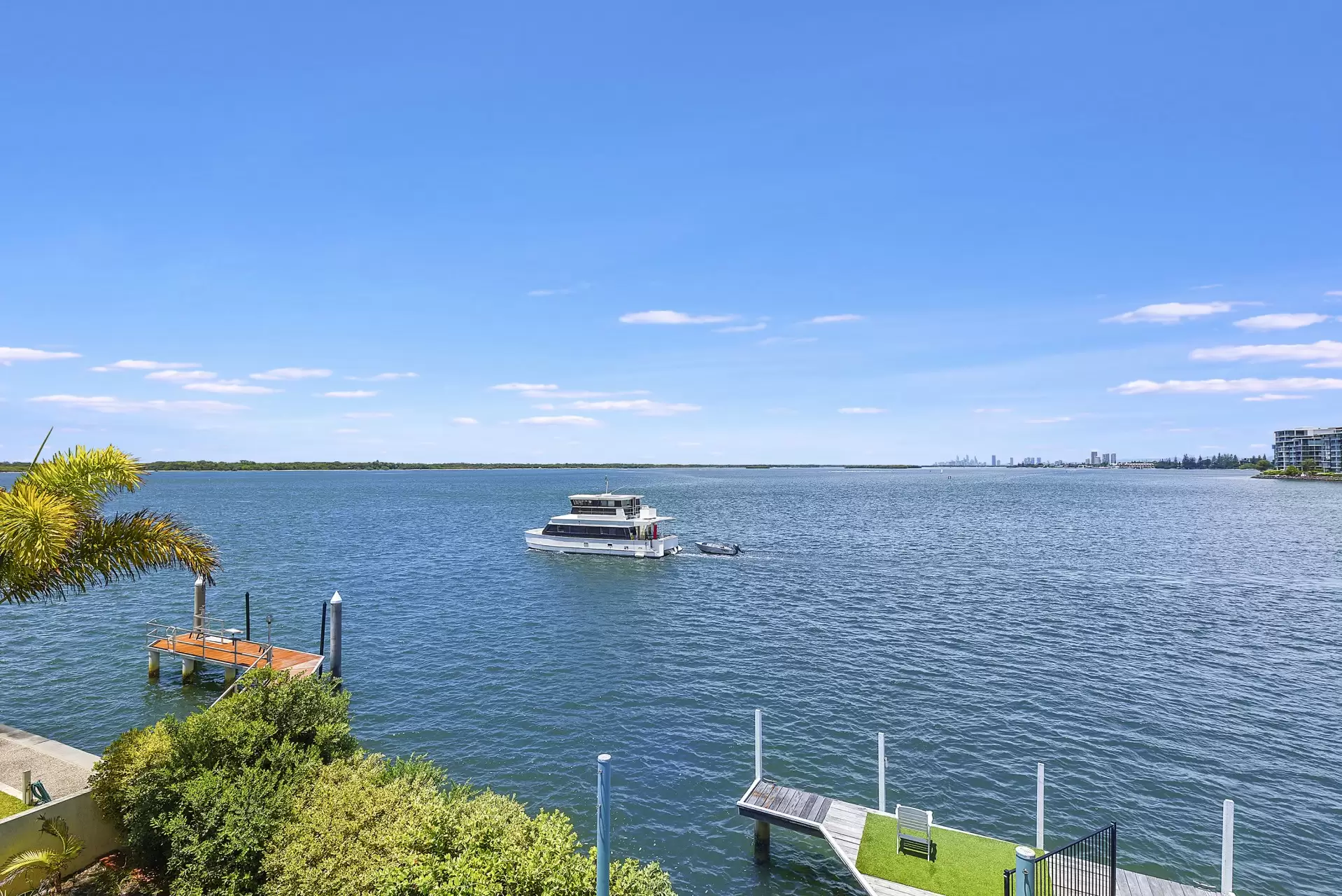 19 King Arthurs Court, Sovereign Islands Sold by Queensland Sotheby's International Realty - image 1