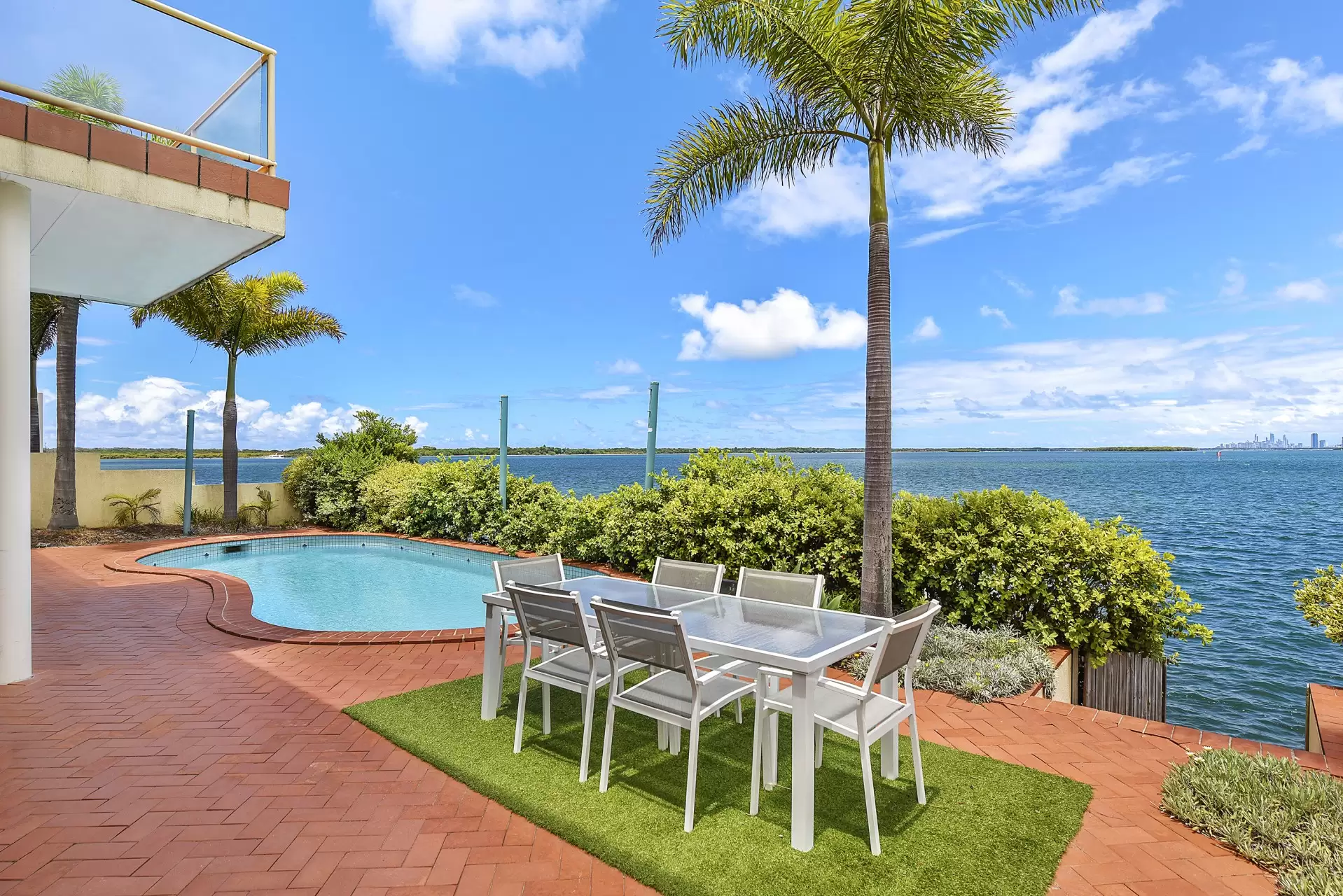 19 King Arthurs Court, Sovereign Islands Sold by Queensland Sotheby's International Realty - image 1