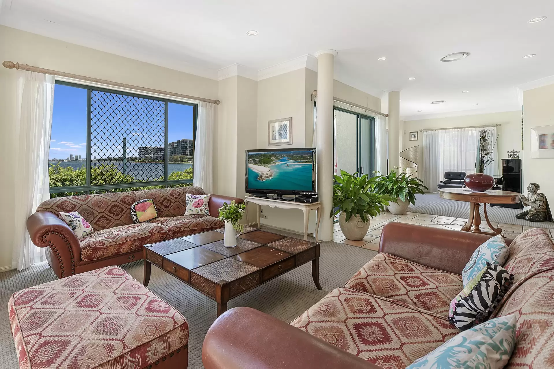 19 King Arthurs Court, Sovereign Islands Sold by  - image 1