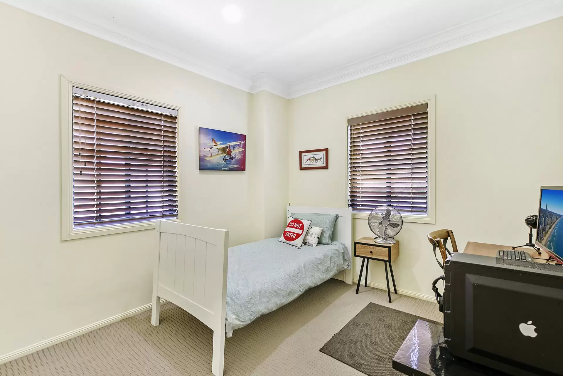 19 King Arthurs Court, Sovereign Islands Sold by Queensland Sotheby's International Realty - image 1
