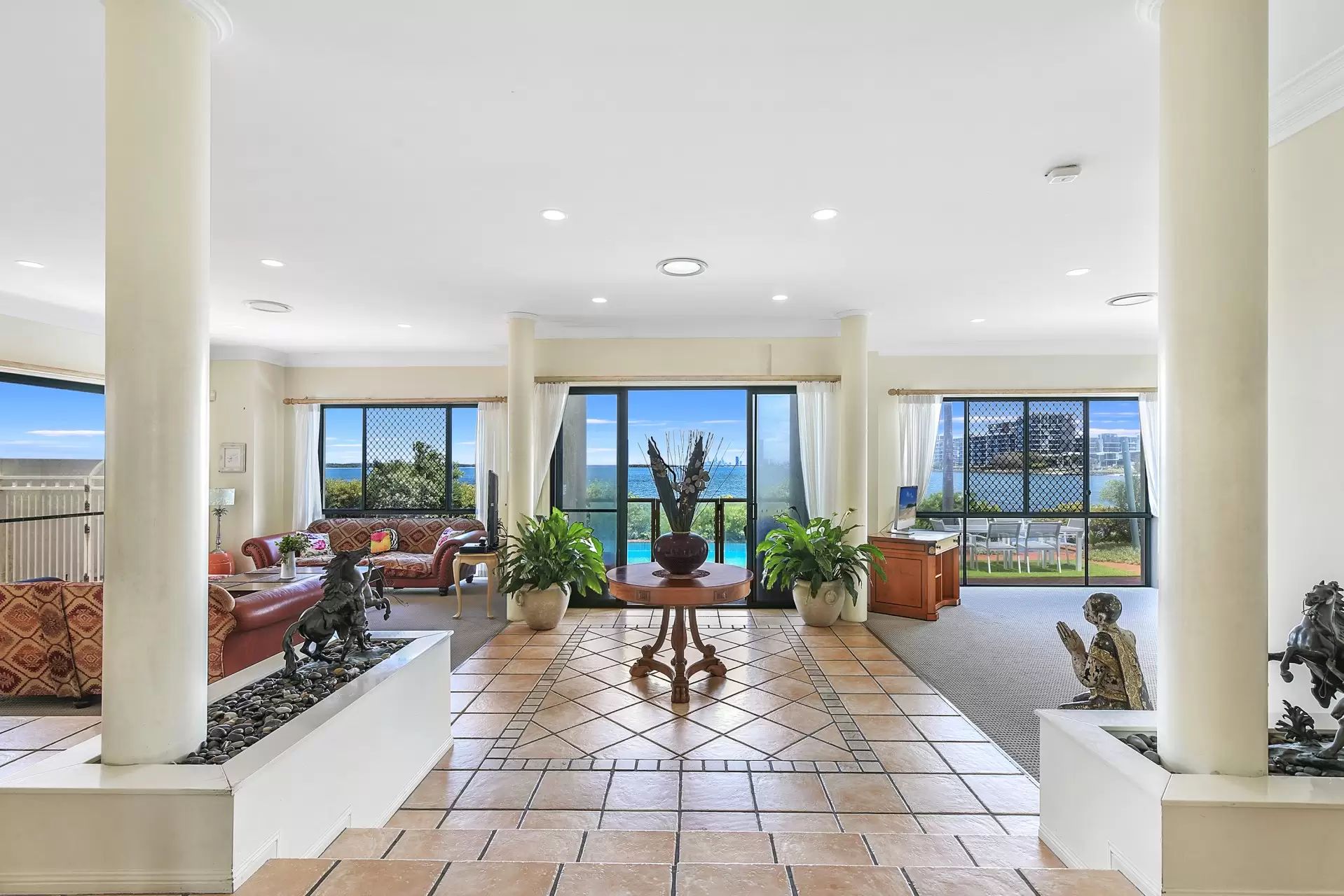 19 King Arthurs Court, Sovereign Islands Sold by  - image 1