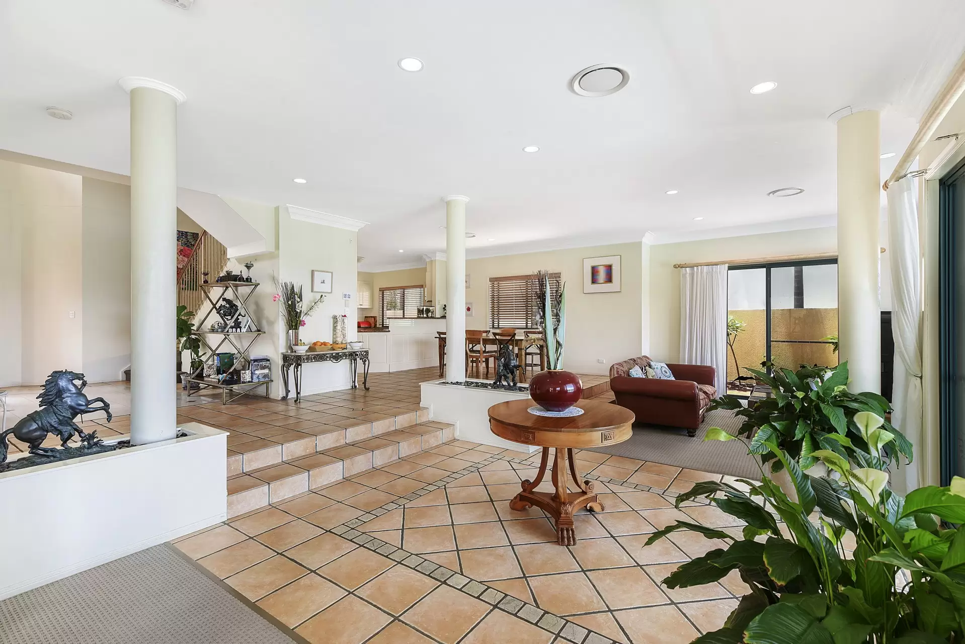 19 King Arthurs Court, Sovereign Islands Sold by  - image 1