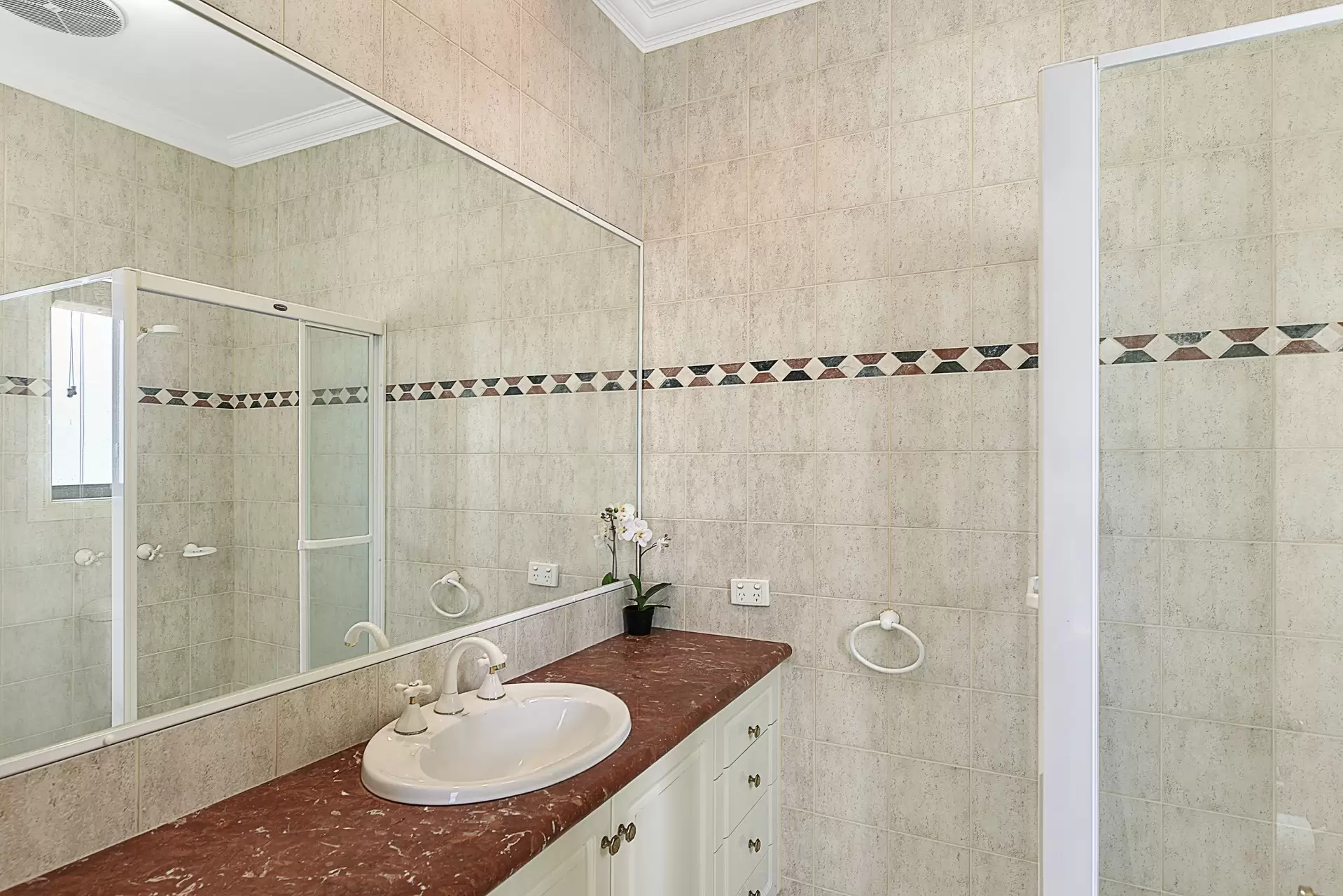 19 King Arthurs Court, Sovereign Islands Sold by Queensland Sotheby's International Realty - image 1