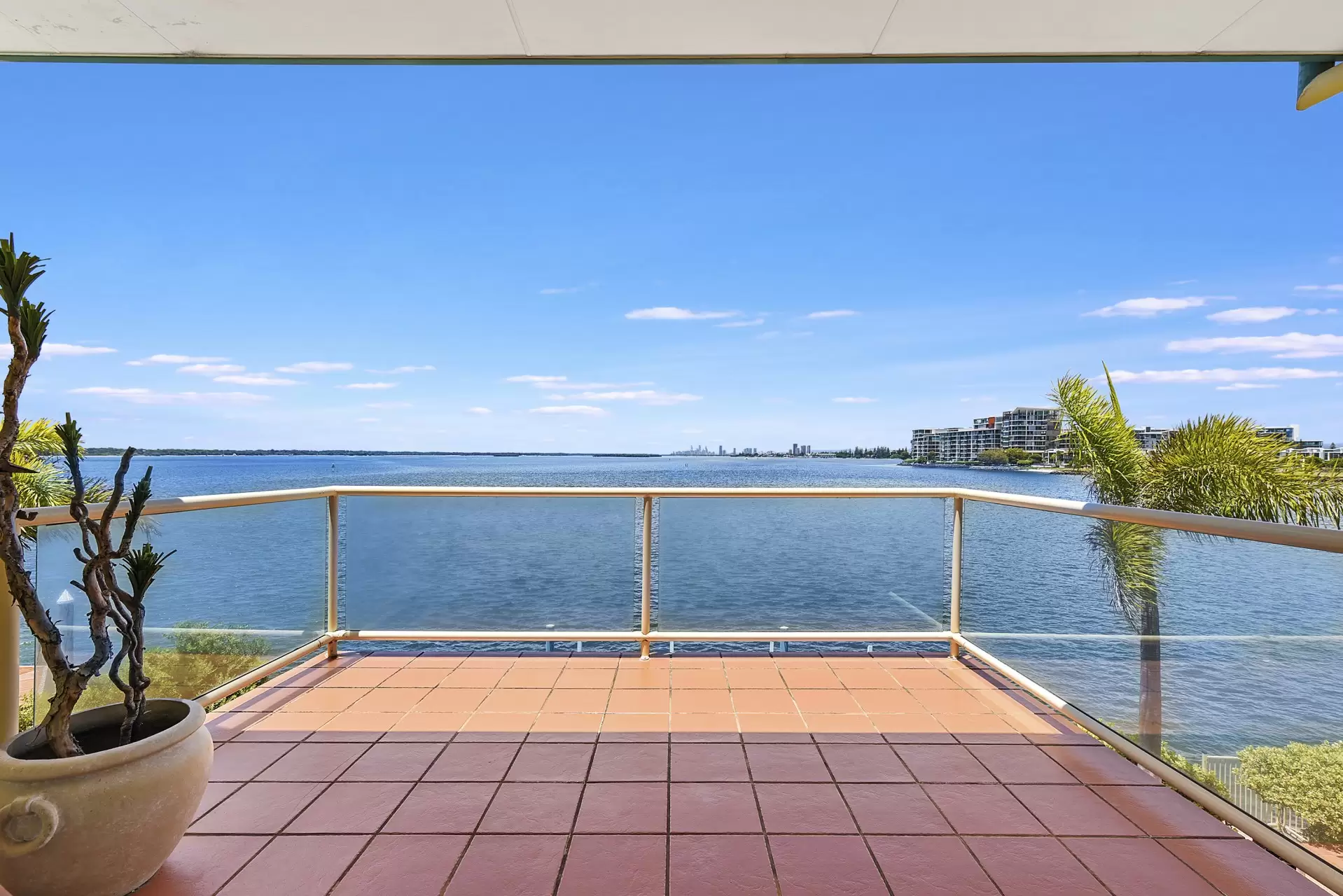 19 King Arthurs Court, Sovereign Islands Sold by Queensland Sotheby's International Realty - image 1