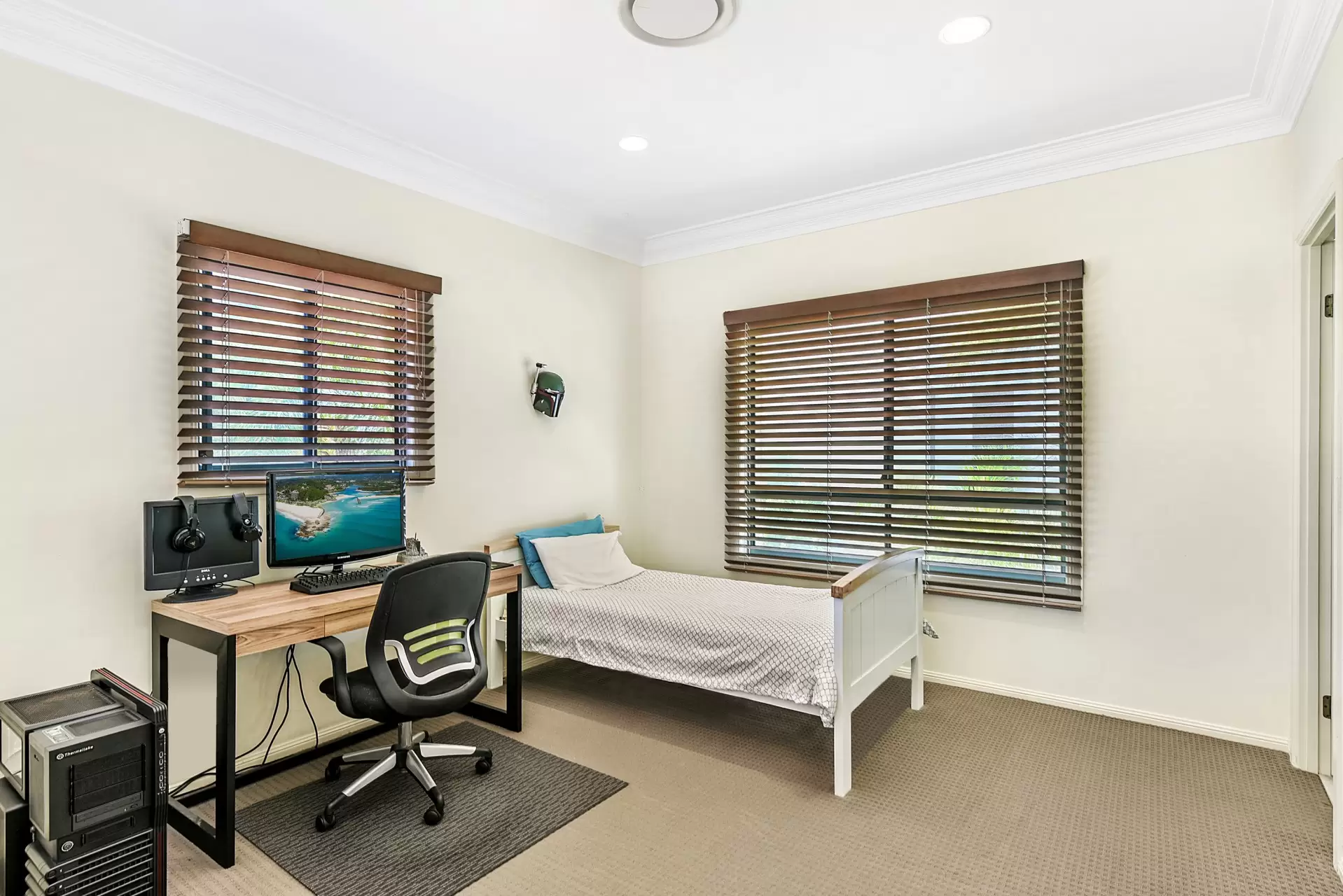 19 King Arthurs Court, Sovereign Islands Sold by Queensland Sotheby's International Realty - image 1