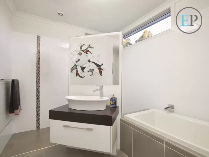 27 Range Drive, Tanah Merah Sold by Queensland Sotheby's International Realty - image 1