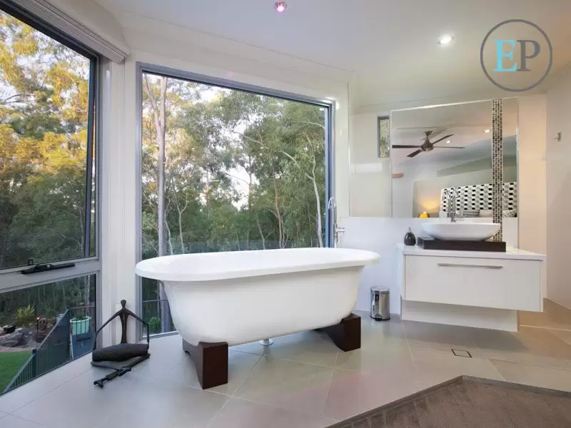 27 Range Drive, Tanah Merah Sold by Queensland Sotheby's International Realty - image 1