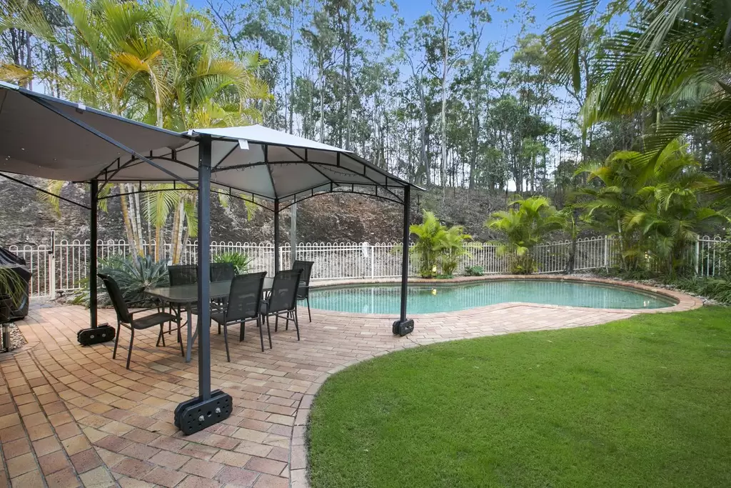 5 Lamorna Court, Ferny Hills Sold by Queensland Sotheby's International Realty - image 1