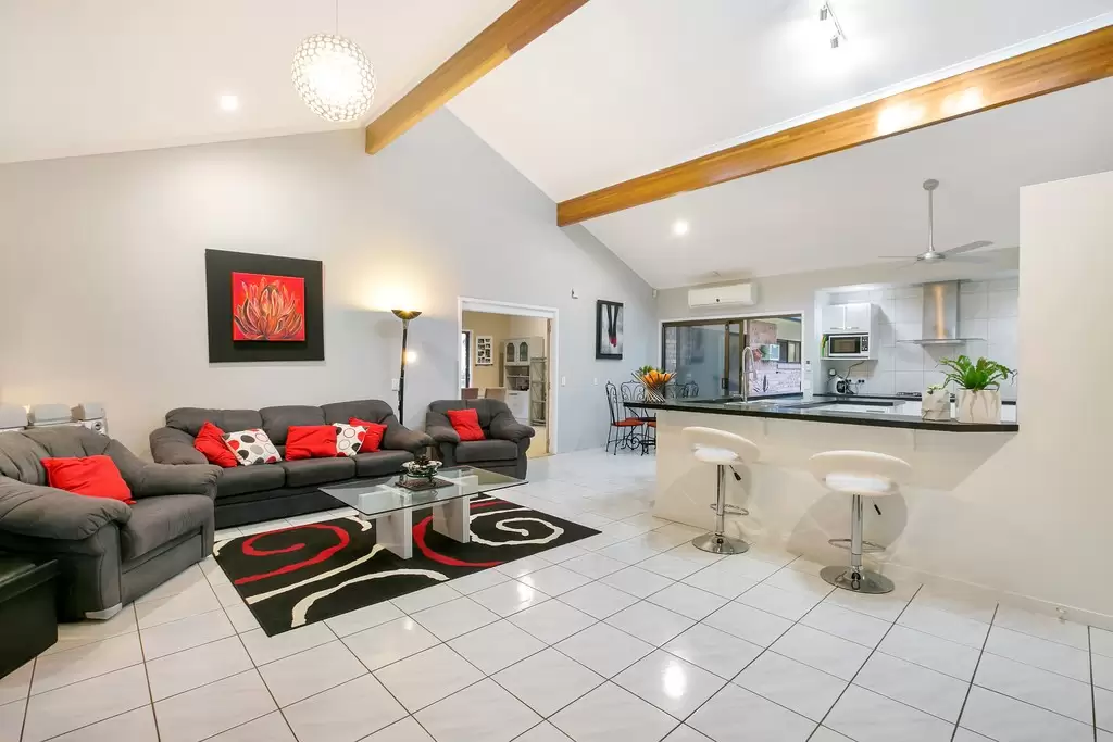 5 Lamorna Court, Ferny Hills Sold by Queensland Sotheby's International Realty - image 1
