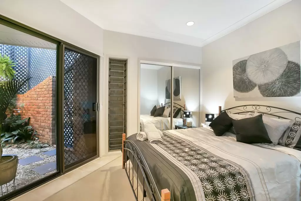 5 Lamorna Court, Ferny Hills Sold by Queensland Sotheby's International Realty - image 1