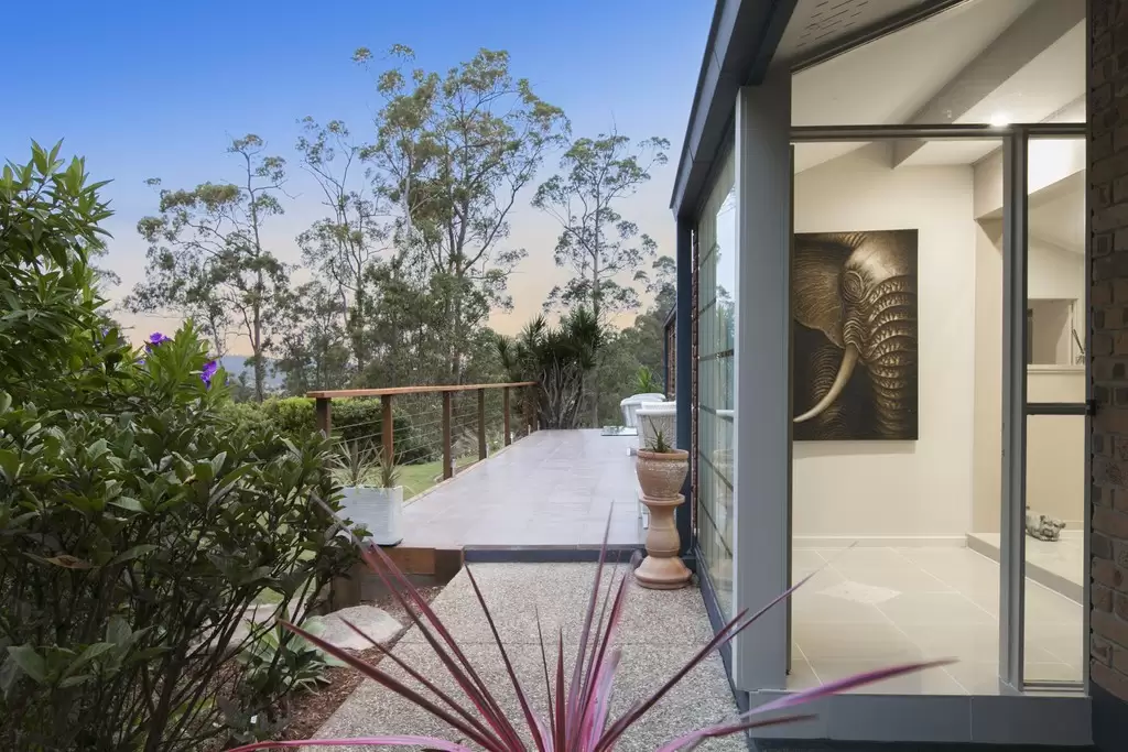 5 Lamorna Court, Ferny Hills Sold by Queensland Sotheby's International Realty - image 1